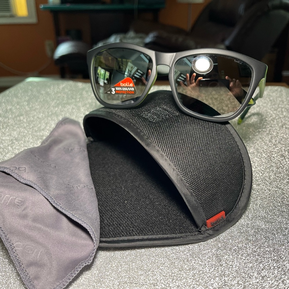 Bolle Vulture Sport Sunglasses Matte Grey-Green 12196

Fresh in box brand new